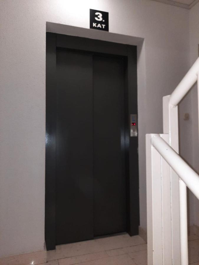 Spacious Apartment Smile With Terrace And Secure Garage Split Exterior photo