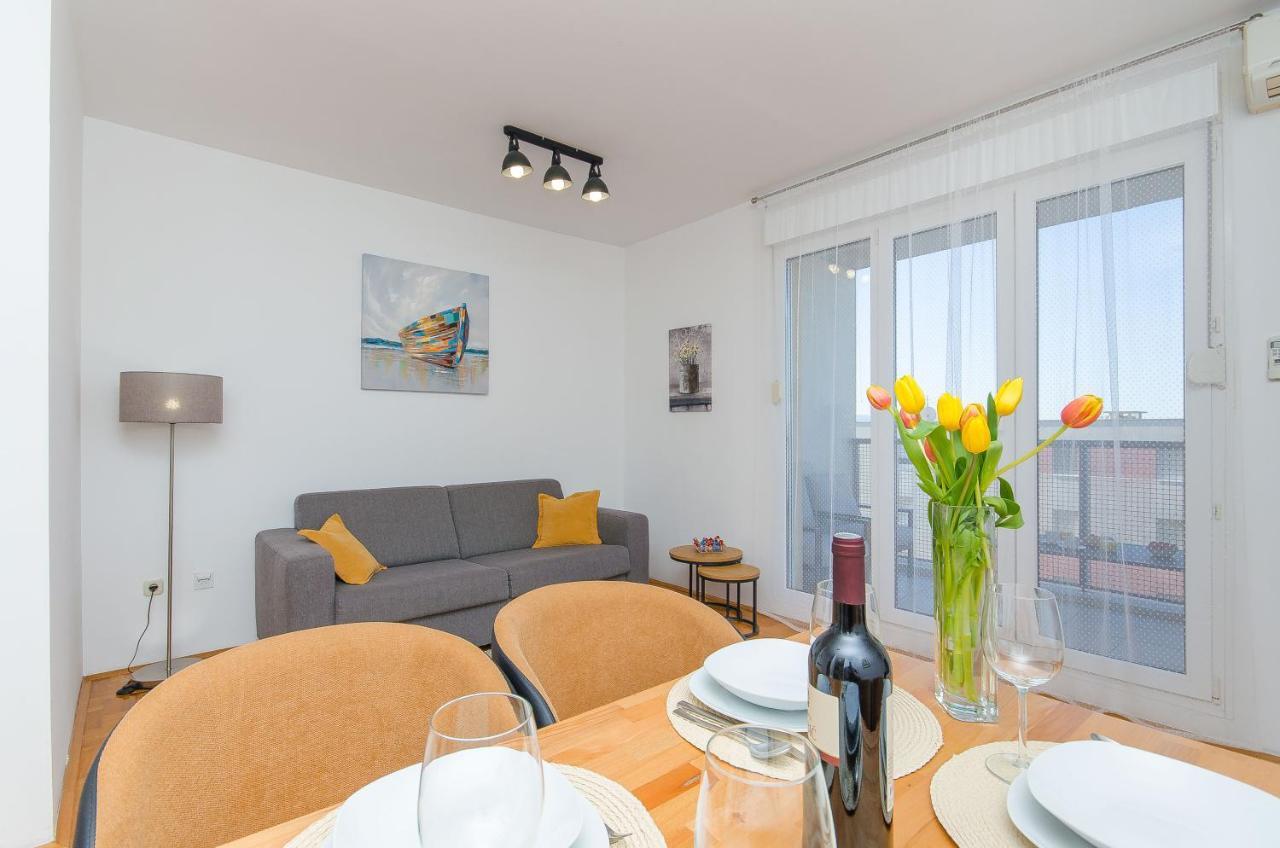 Spacious Apartment Smile With Terrace And Secure Garage Split Exterior photo
