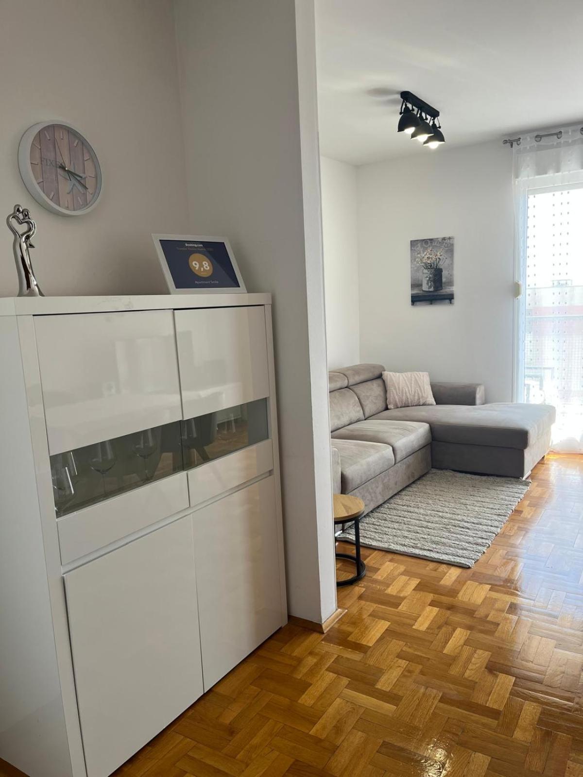 Spacious Apartment Smile With Terrace And Secure Garage Split Exterior photo