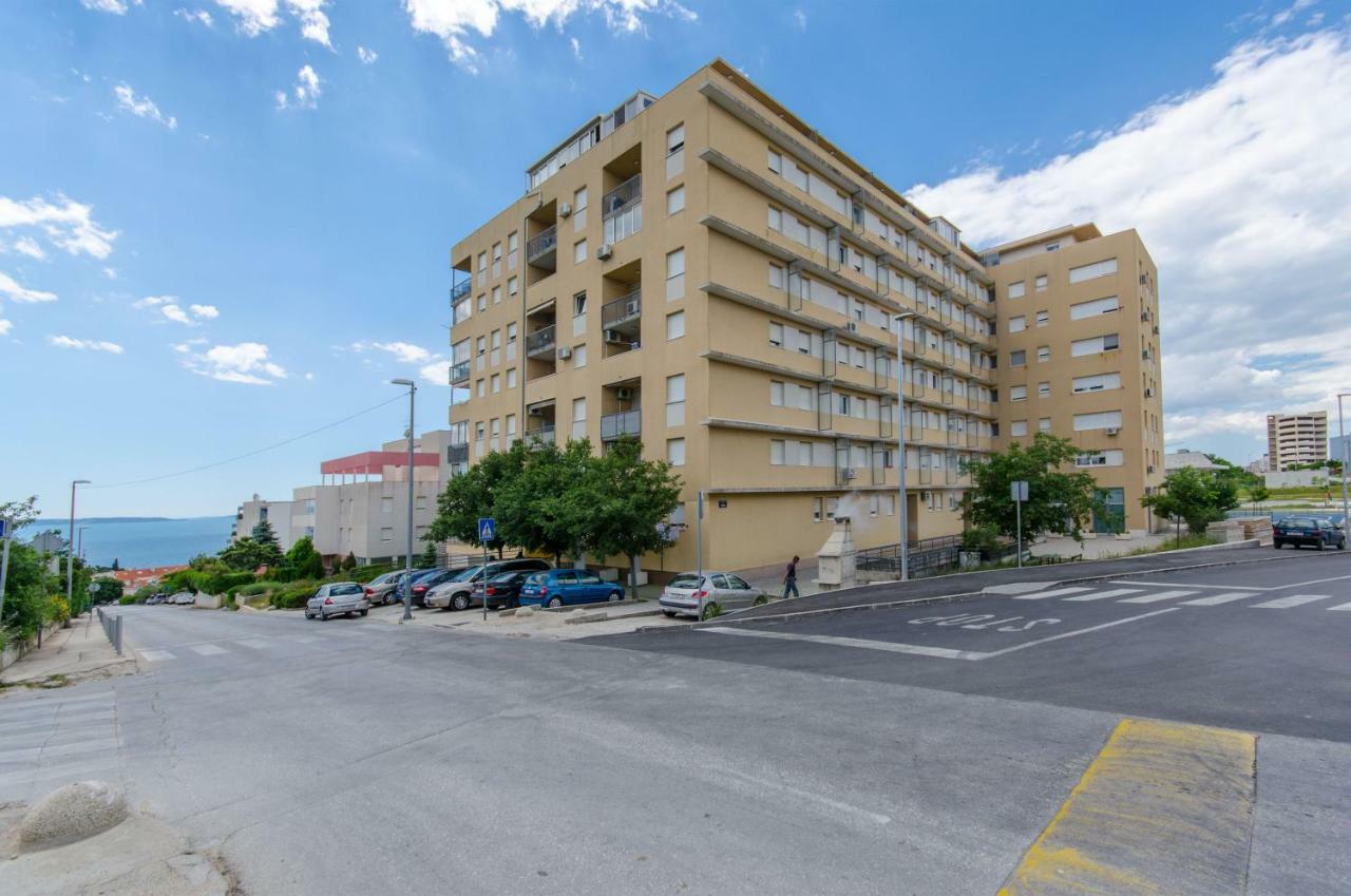 Spacious Apartment Smile With Terrace And Secure Garage Split Exterior photo